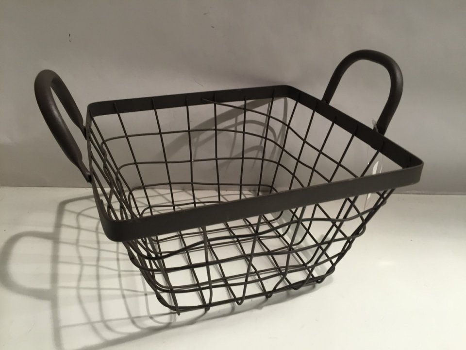 SQUARE METAL BASKET Something special